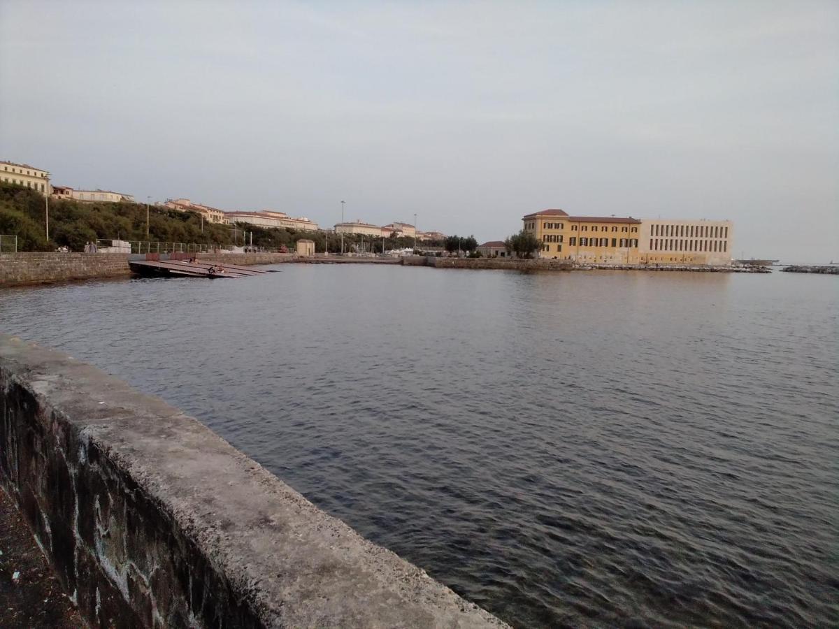 利沃诺Casina Del Porto别墅 外观 照片